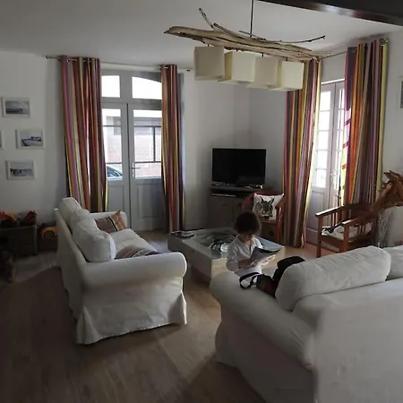 Grande Maison A 300m Et Commerces, Parking 2places Et Linge Inclus 펜션 *